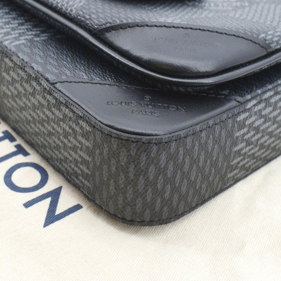 LOUIS VUITTON Trio Messenger Damier Graphite Men's Bag