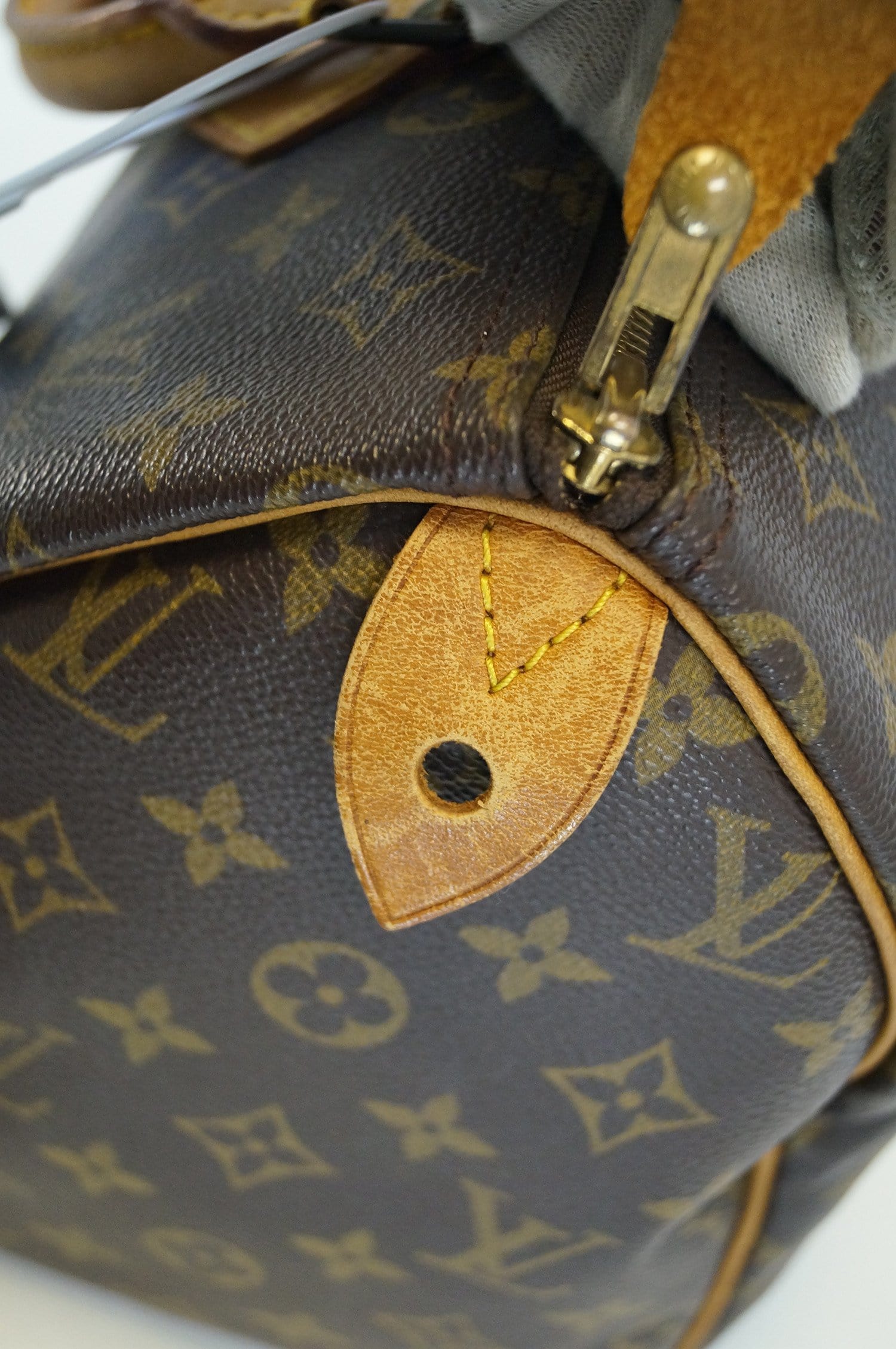 Authentic Louis Vuitton Monogram Speedy 30 Handbag TT876