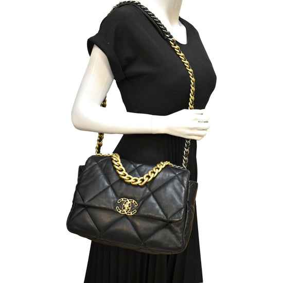 Chanel 19 leather handbag Chanel Black in Leather - 25163245