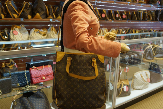 Sold at Auction: LOUIS VUITTON Umhängetasche ODEON GM, Koll