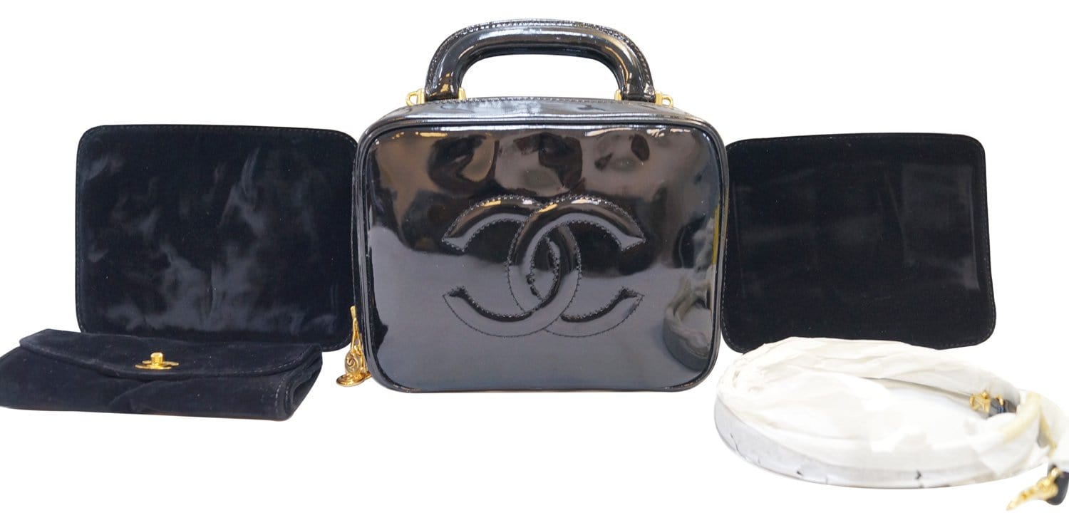 Chanel Vintage white patent leather vanity bag with black CC at bottom –  LuxuryPromise