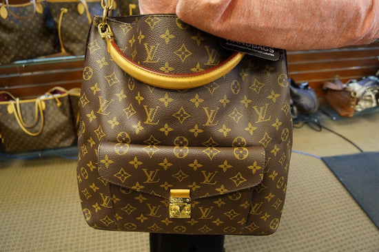 LOUIS VUITTON Metis Hobo Monogram Shoulder Bag with Strap