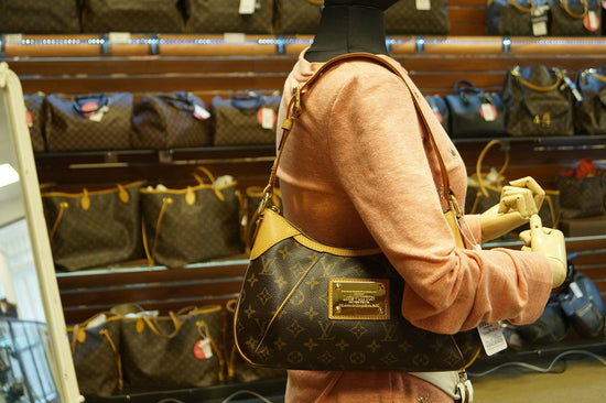 Louis Vuitton Thames pm in monogram – Lady Clara's Collection