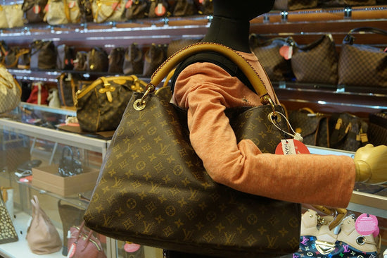 LOUIS VUITTON Artsy MM Monogram Canvas Hobo Bag Brown