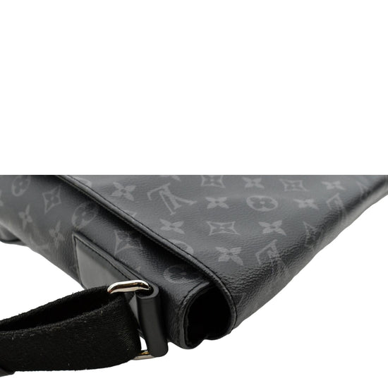 Louis Vuitton Monogram Canvas Eclipse District PM Messenger Bag (SHF-2 –  LuxeDH