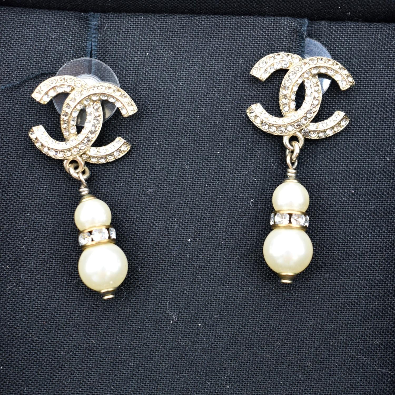 chanel pearl earrings cc gold