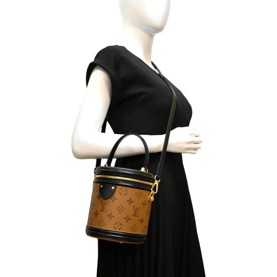 Louis Vuitton - Authenticated Cannes Handbag - Leather Black Plain For Woman, Very Good Condition