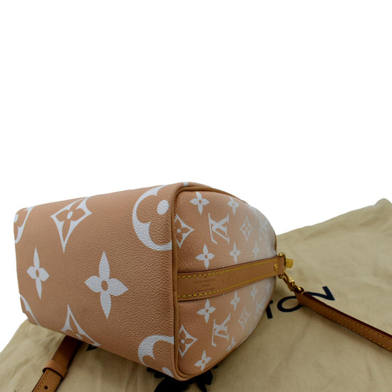 LOUIS VUITTON Monogram Giant By The Pool Speedy Bandouliere 25 Brume  1197720