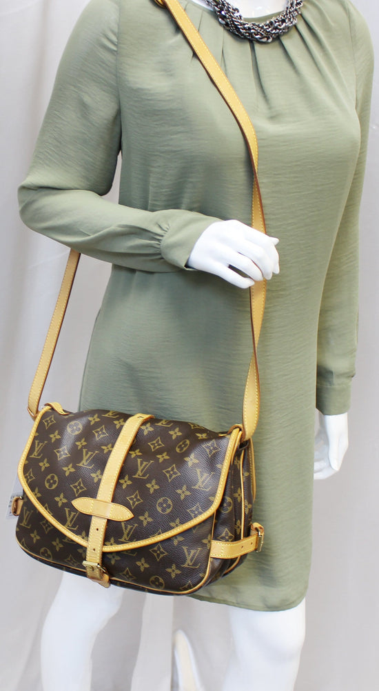 Louis Vuitton 2006 pre-owned monogram Saumur 30 crossbody bag