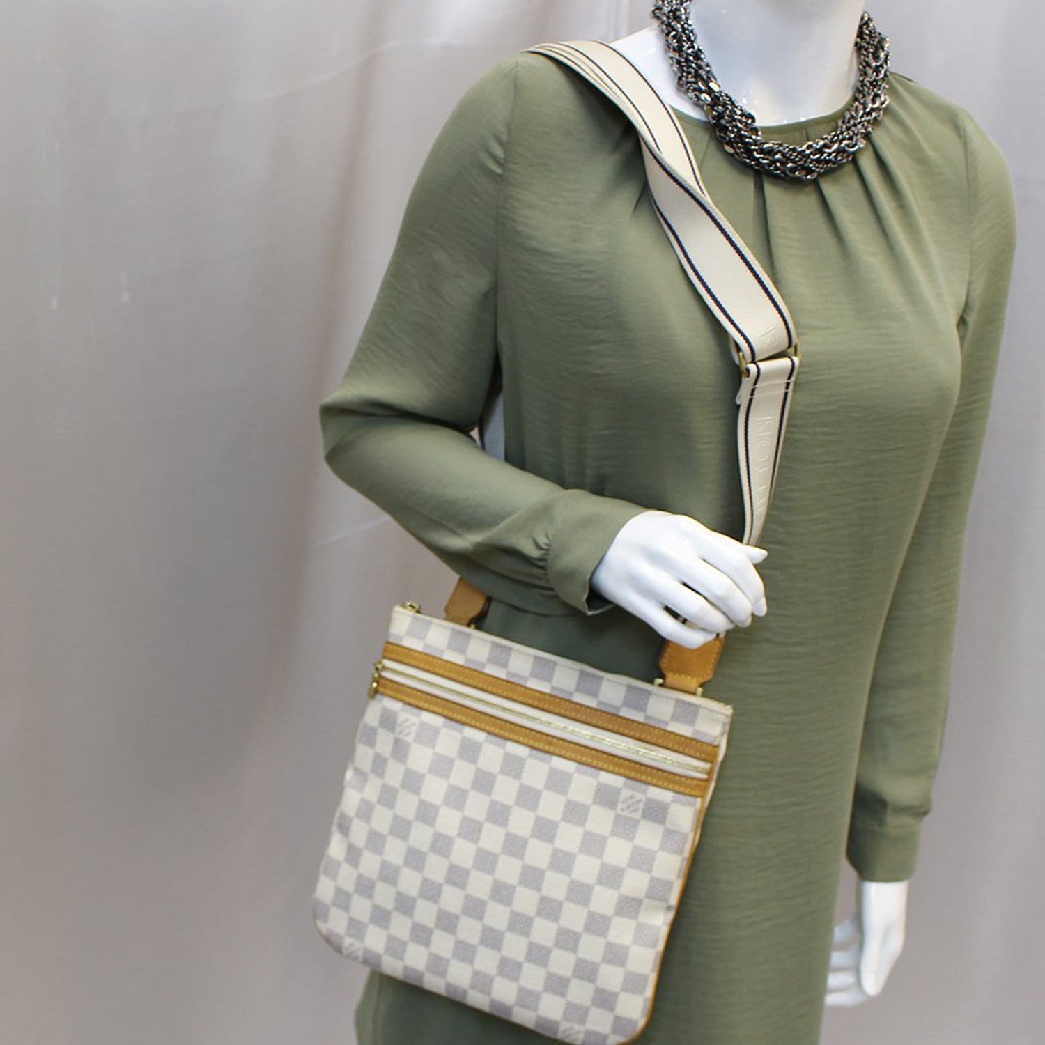 Garderobe - Just Arrived! Shop this Louis Vuitton Multi Pochette