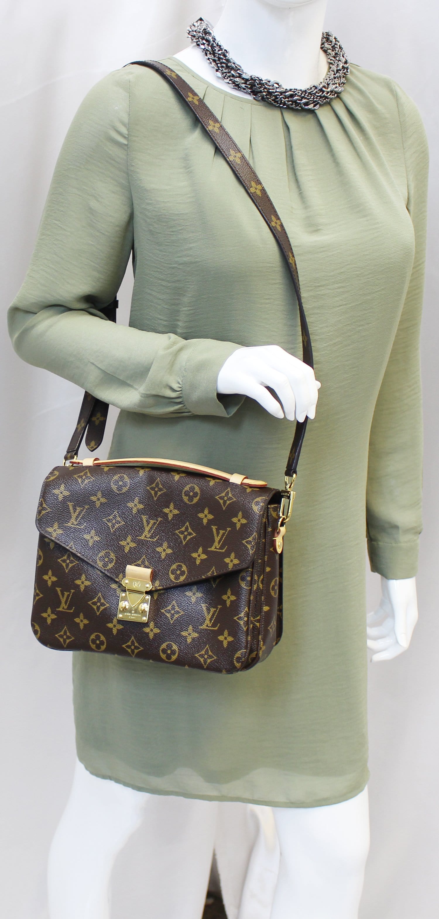 LOUIS VUITTON Monogram Canvas Metis Pochette Crossbody Bag