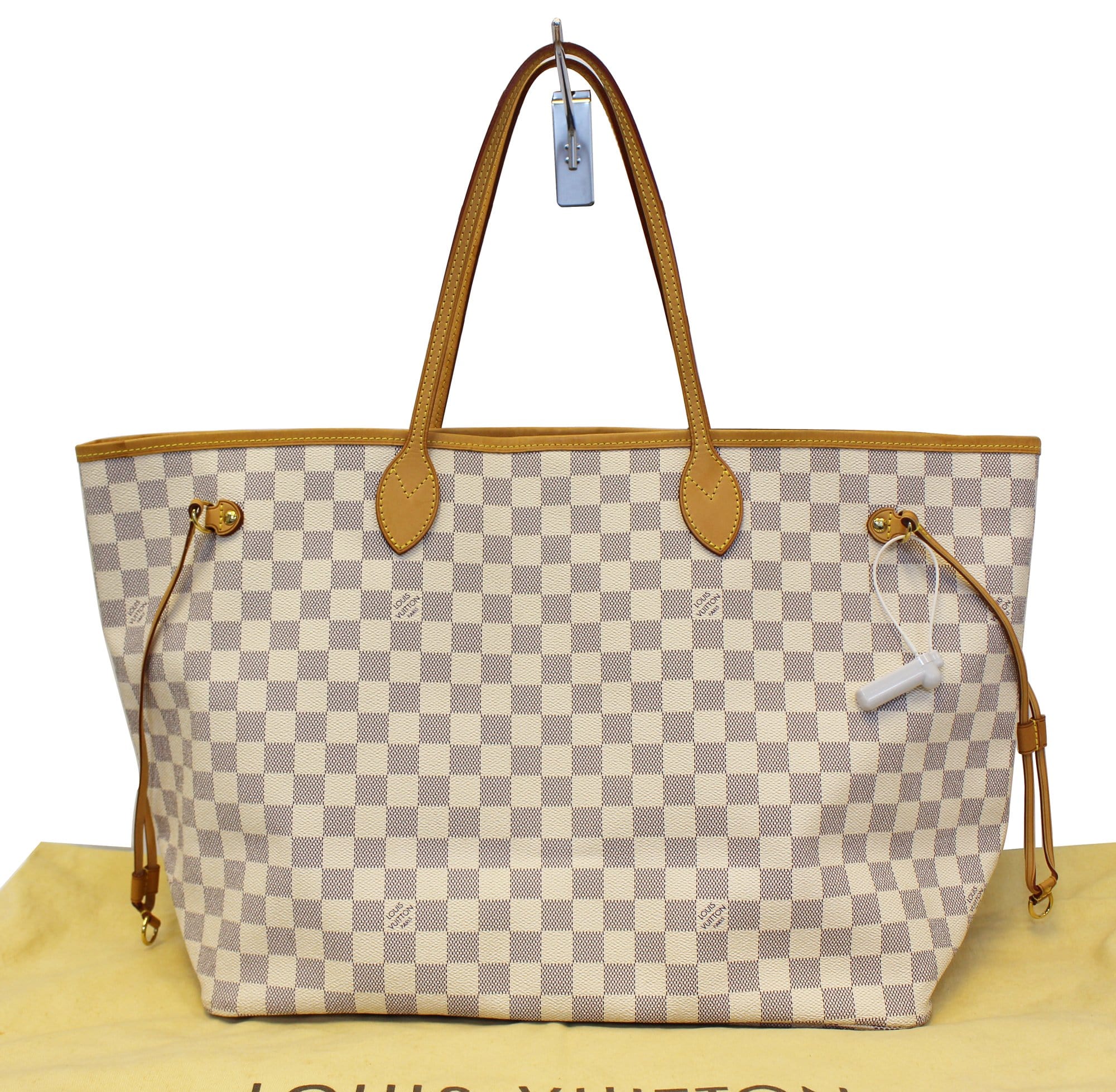 Louis Vuitton GM Monogram Neverfull Hobo Bag! Perfect Size Travel Bag.  Louis  vuitton bag outfit, Louis vuitton neverfull outfit, Louis vuitton neverfull  sizes