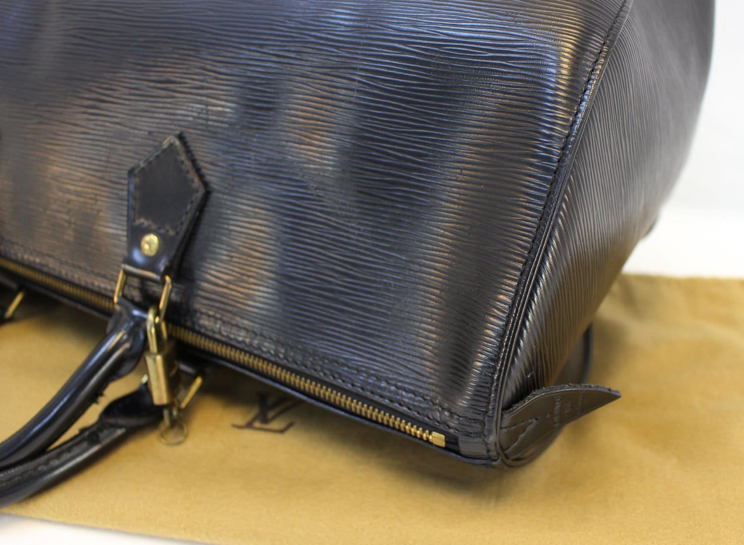 Louis Vuitton LV speedy 40 Black Leather ref.306547 - Joli Closet
