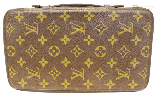 Review & What Fits Inside the Louis Vuitton Escapade/ Escovedo