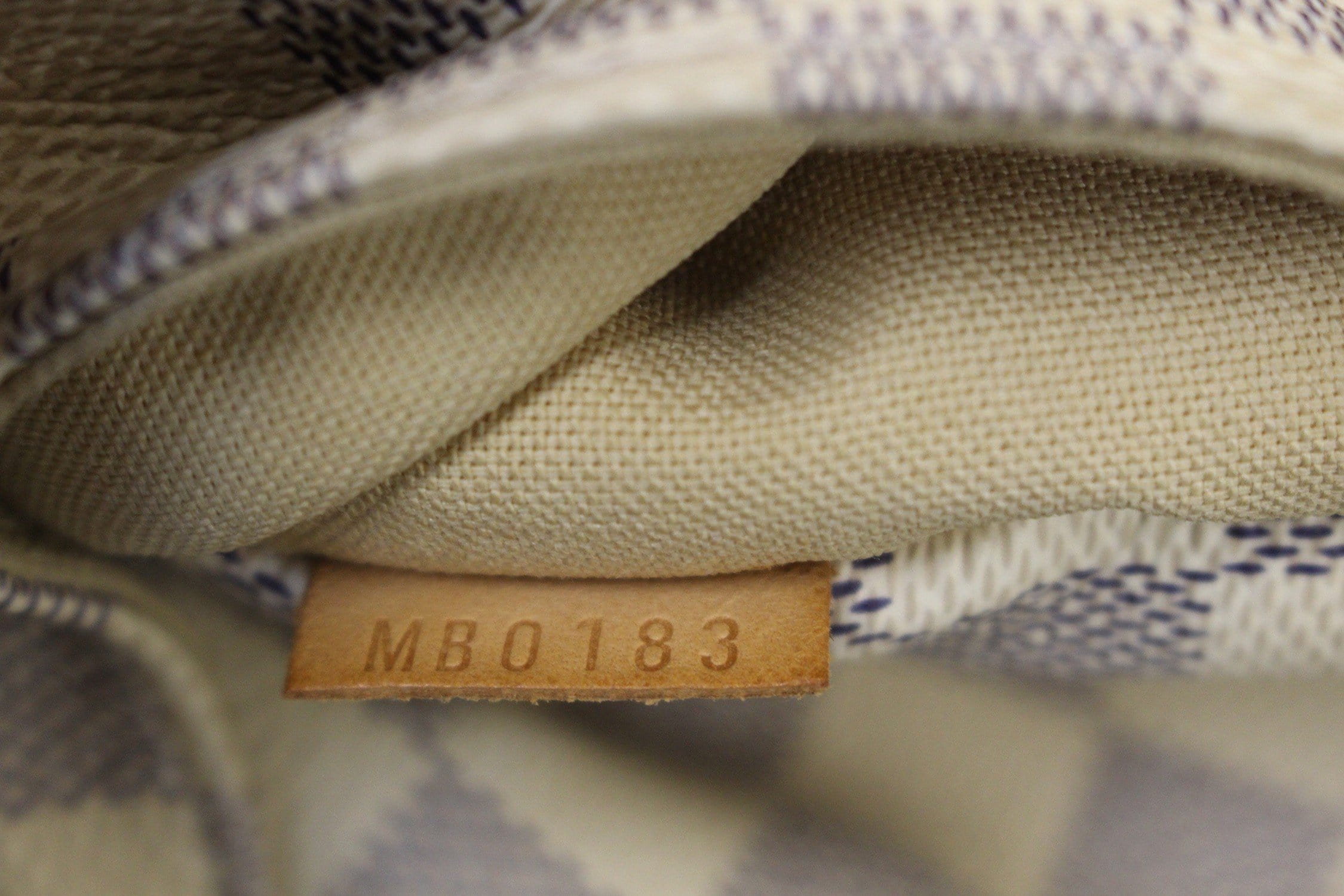 Louis Vuitton Pre-Owned White Totally MM Damier Azur Tote