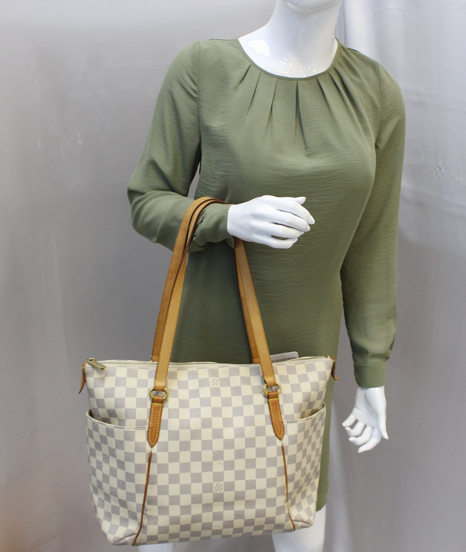 Louis Vuitton Pre-Owned White Totally MM Damier Azur Tote