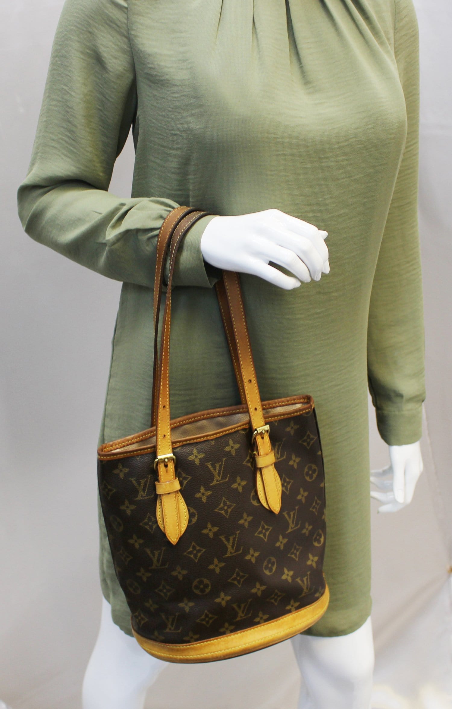 Louis Vuitton, A Monogram 'Bucket' Bag. - Bukowskis