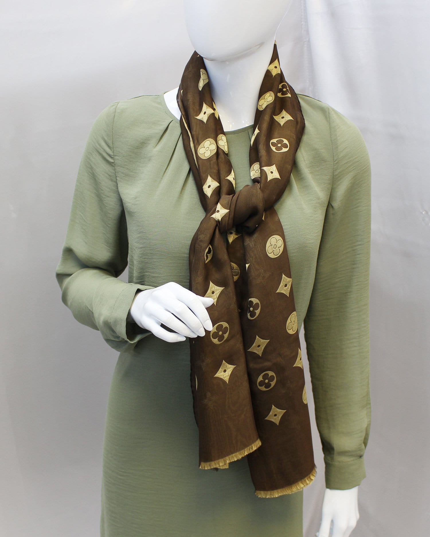 Louis Vuitton scarf  Luxury scarves for women - Vestiaire Collective