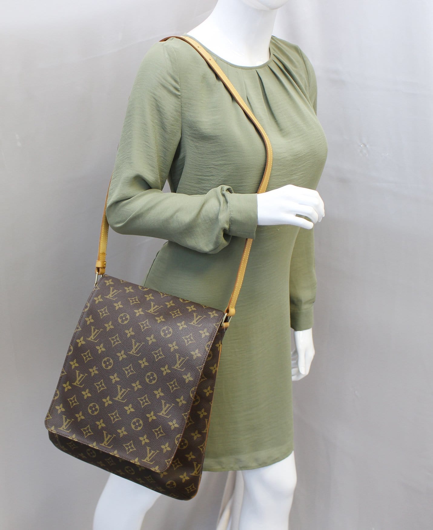 Authentic LOUIS VUITTON Musette Salsa GM Monogram Crossbody Shoulder B