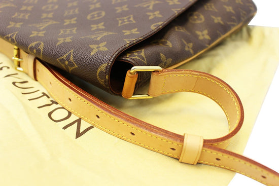 👜💫 Embrace timeless elegance with the Louis Vuitton Musette