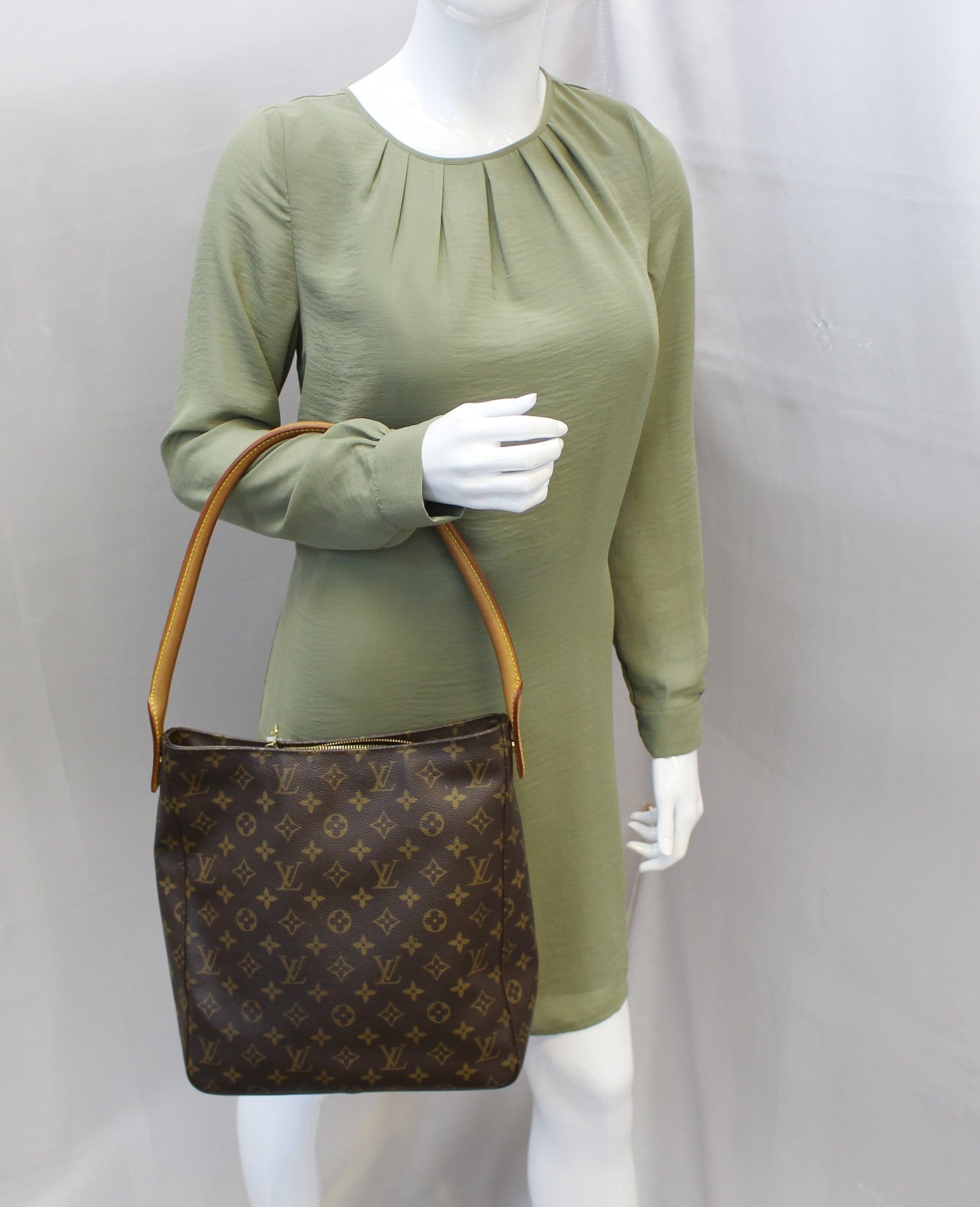 Authentic LOUIS VUITTON Monogram Canvas Looping GM Shoulder Bag TT1820