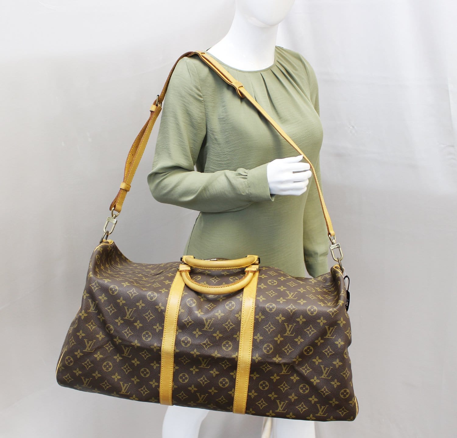 Authentic LOUIS VUITTON Monogram Canvas Keepall 60 Bandouliere Bag TT1