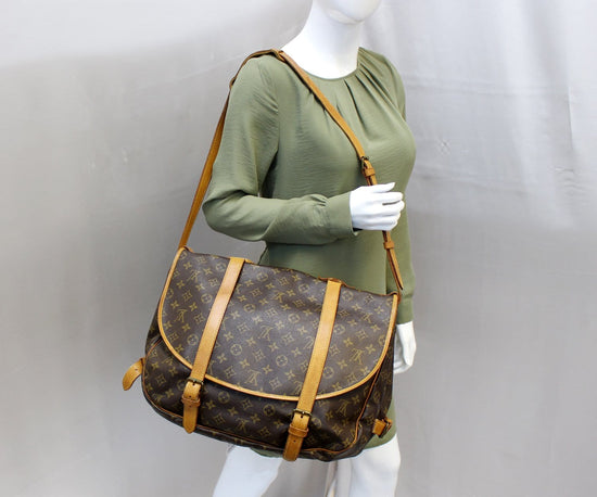 Sold at Auction: VINTAGE LOUIS VUITTON MONOGRAM SAUMUR 43