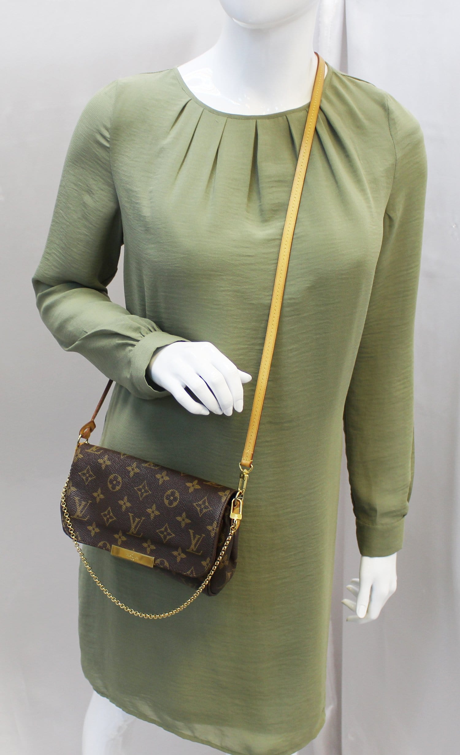 LOUIS VUITTON Monogram Canvas Favorite PM Crossbody Bag E4030