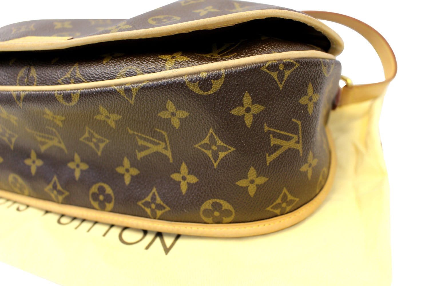 Authentic LOUIS VUITTON Monogram Canvas Menilmontant MM Crossbody Bag