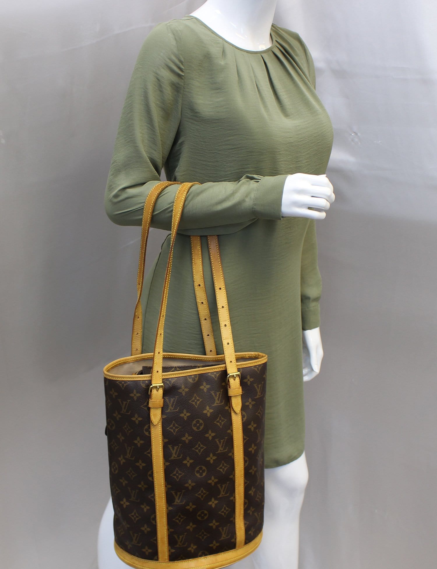 LOUIS VUITTON Monogram Brown Bucket GM Shoulder Bag