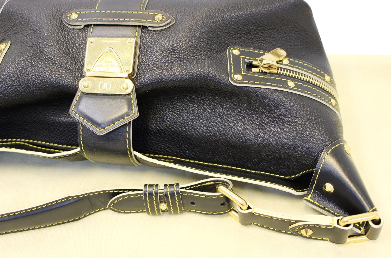 LOUIS VUITTON Black Suhali L'Ingenieux Purse Bag For Sale at 1stDibs