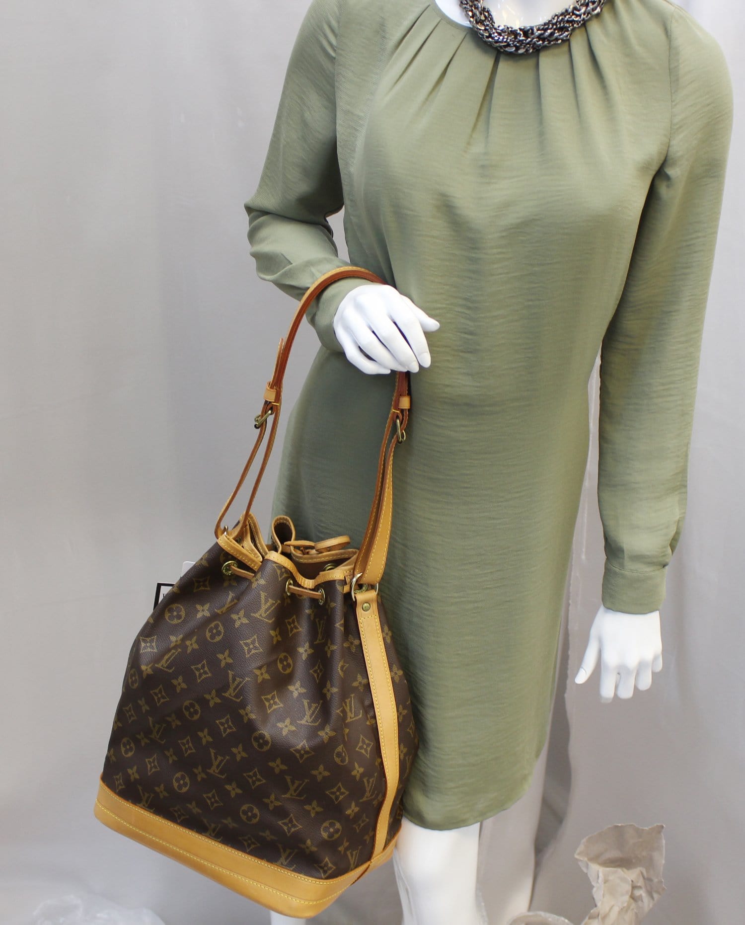 LOUIS VUITTON Shoulder Bag Monogram Canvas Noe Large Shoulder Bag