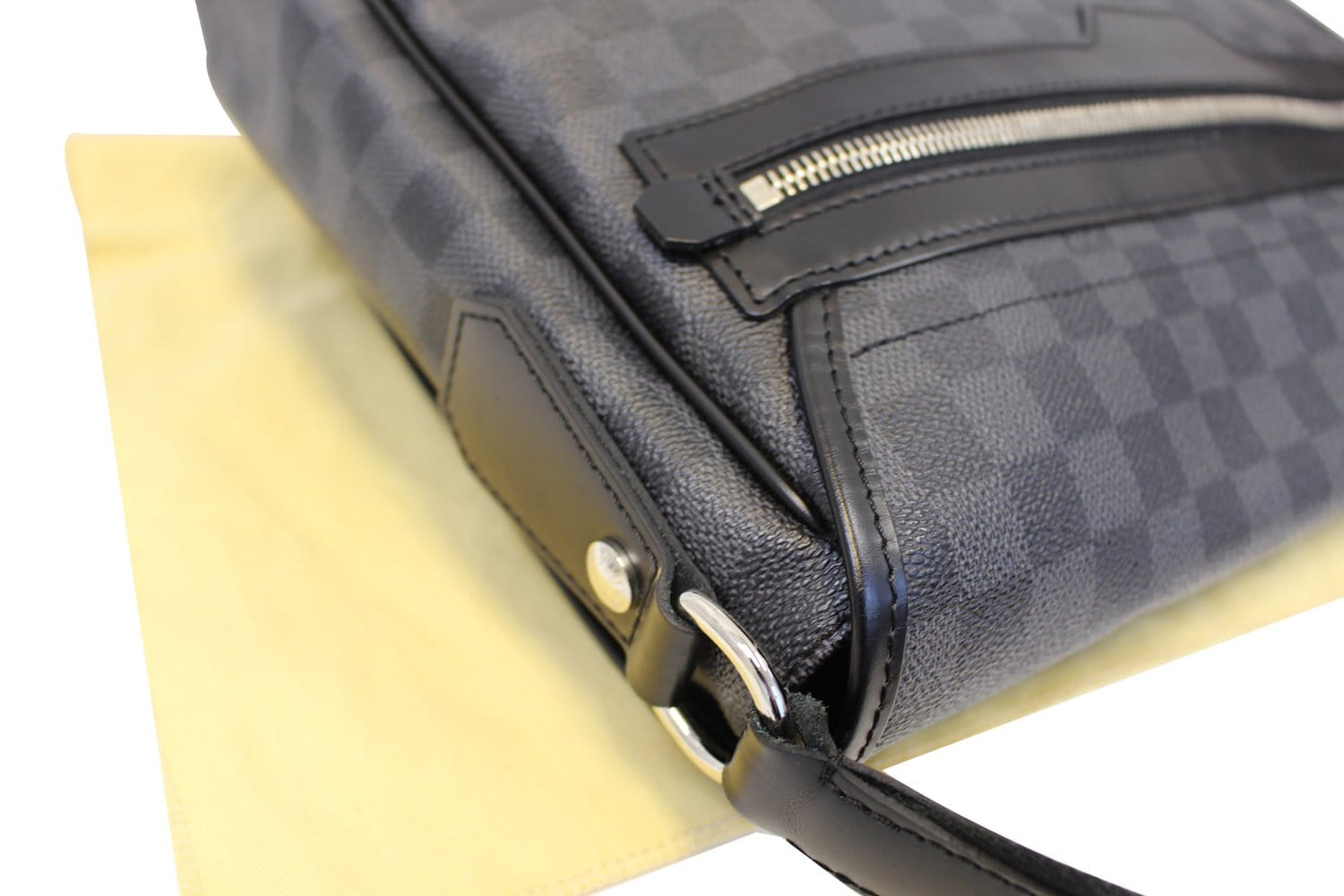 Louis Vuitton Damier Graphite Canvas Mick GM Messenger Bag - Yoogi's Closet