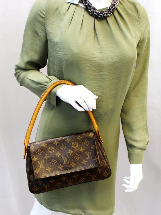 Sold at Auction: Louis Vuitton Monogram Canvas Looping PM Handbag Date  Code: SD0081