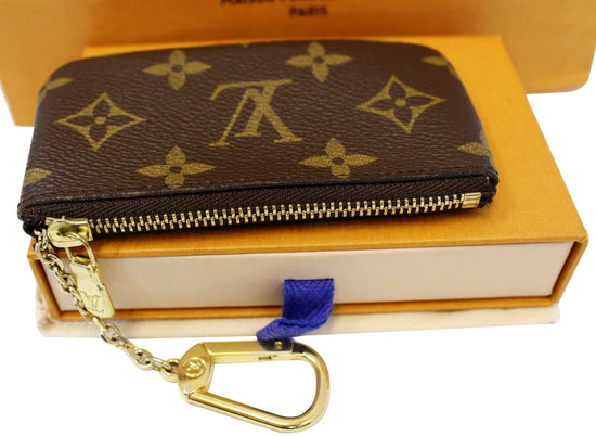 Key - Pochette - Case - Louis - M62650 – Bolsa de viaje Louis Vuitton  Americas Cup en lona monogram roja y cuero natural - Case - Monogram - Cles  - Vuitton - Coin - Photos Courtesy of Louis Vuitton