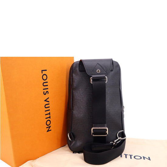 Louis Vuitton, a grey taiga 'Avenue' sling bag, 2022. - Bukowskis