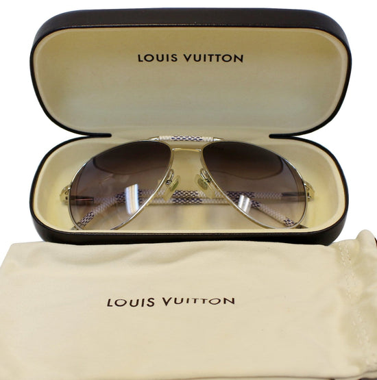 Louis Vuitton Pilot sunglasses in damier azur silver frames Silvery  Metallic ref.718127 - Joli Closet
