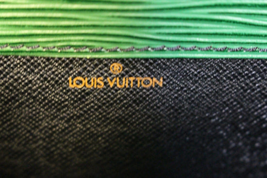 Rare Louis Vuitton Castillan Rouge Epi Cuir Cartouchiere MM 