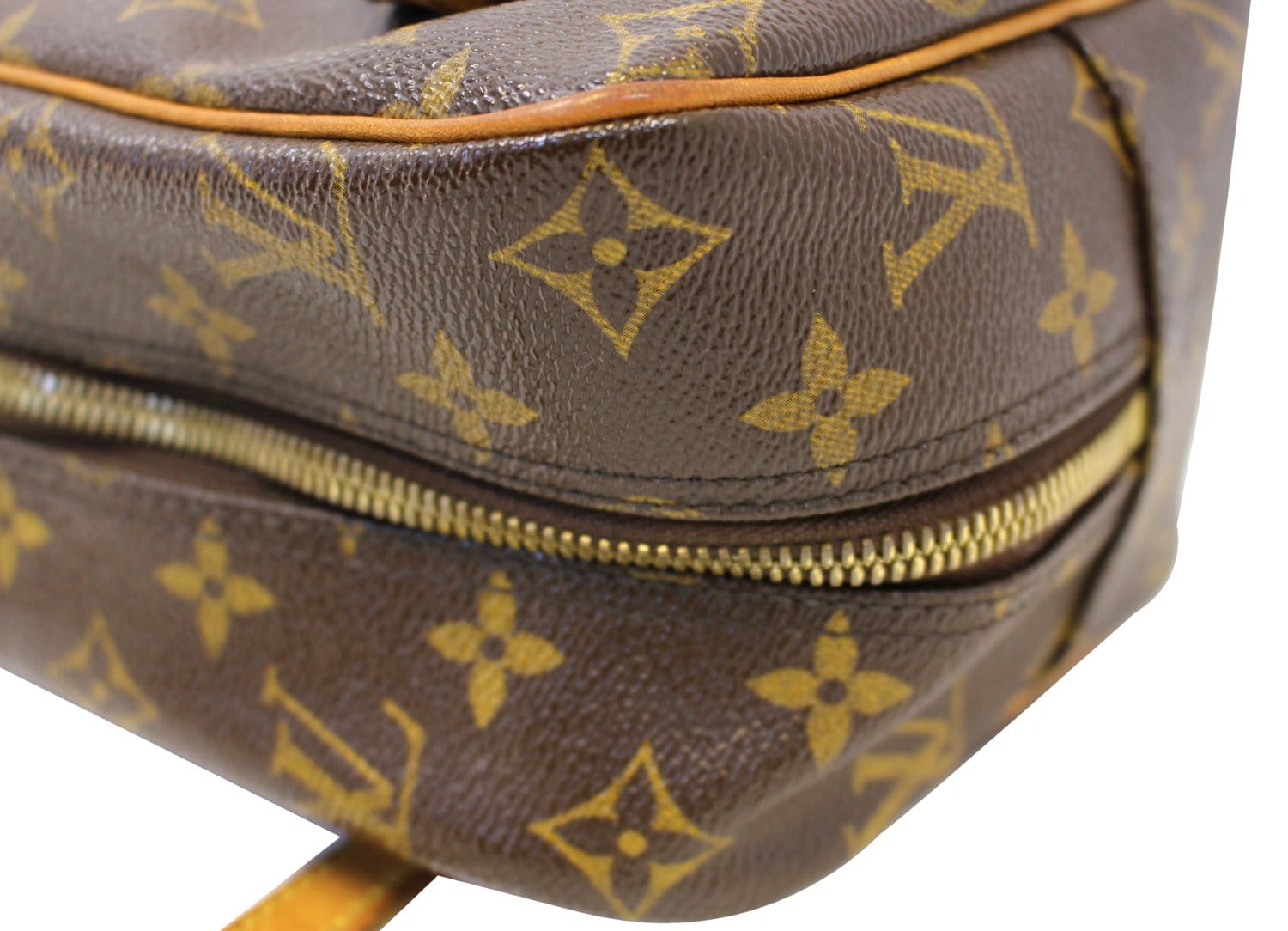 LOUIS VUITTON Monogram Canvas Cite MM Shoulder Bag