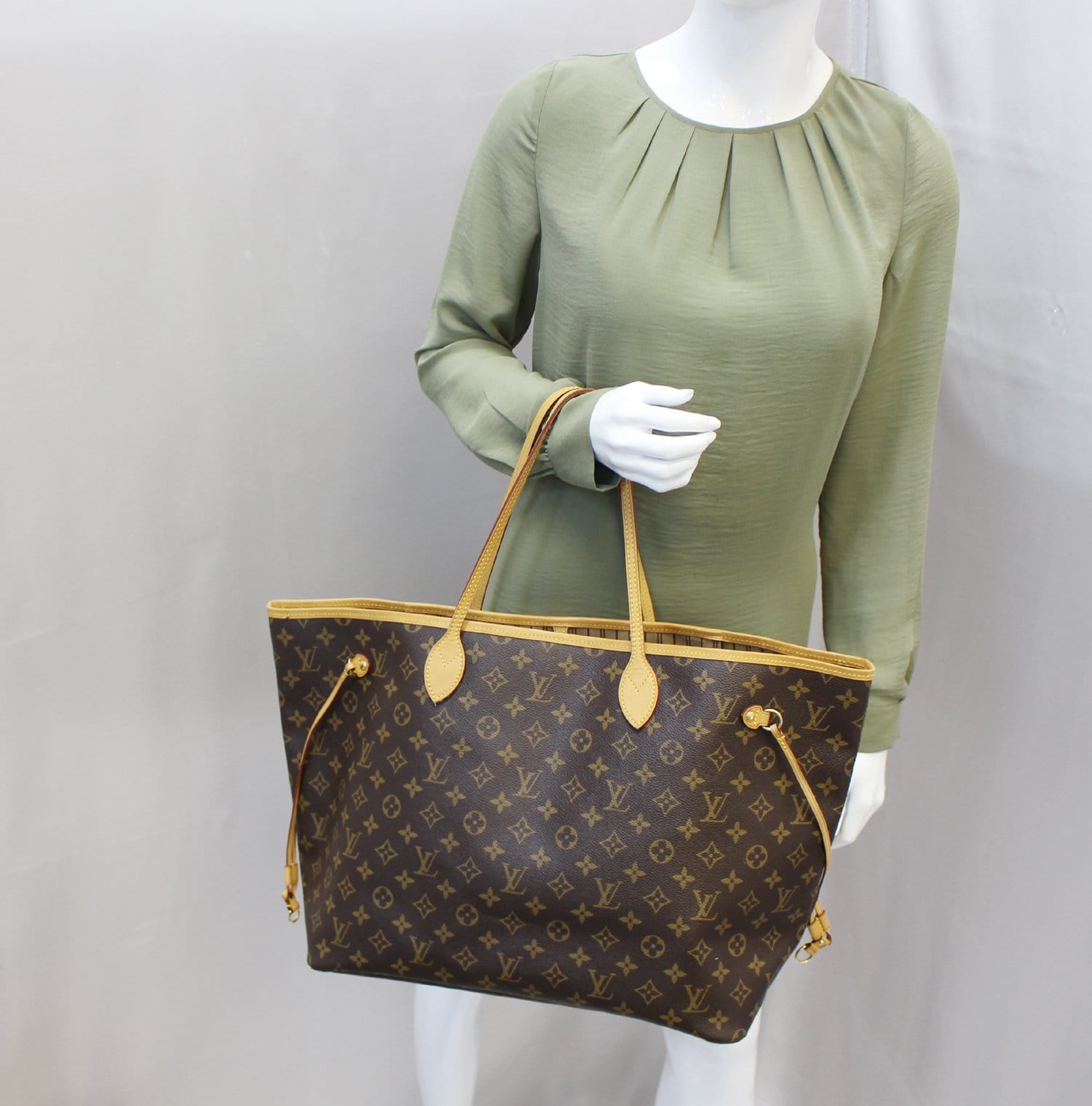 LOUIS VUITTON Monogram Canvas Brown Neverfull GM Shoulder Bag