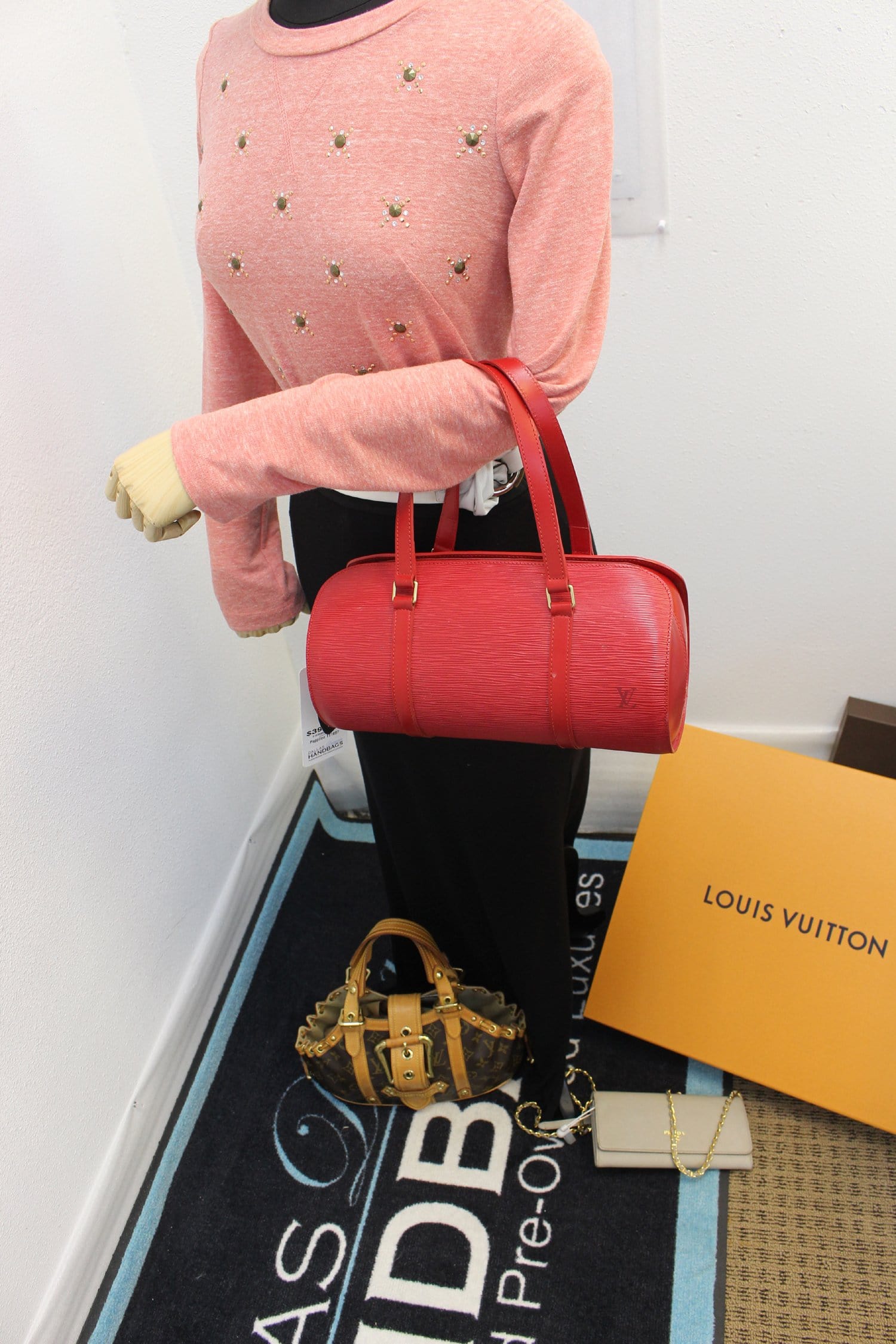 Authentic LOUIS VUITTON Epi Leather Red Papillon 26 Bag TT1697