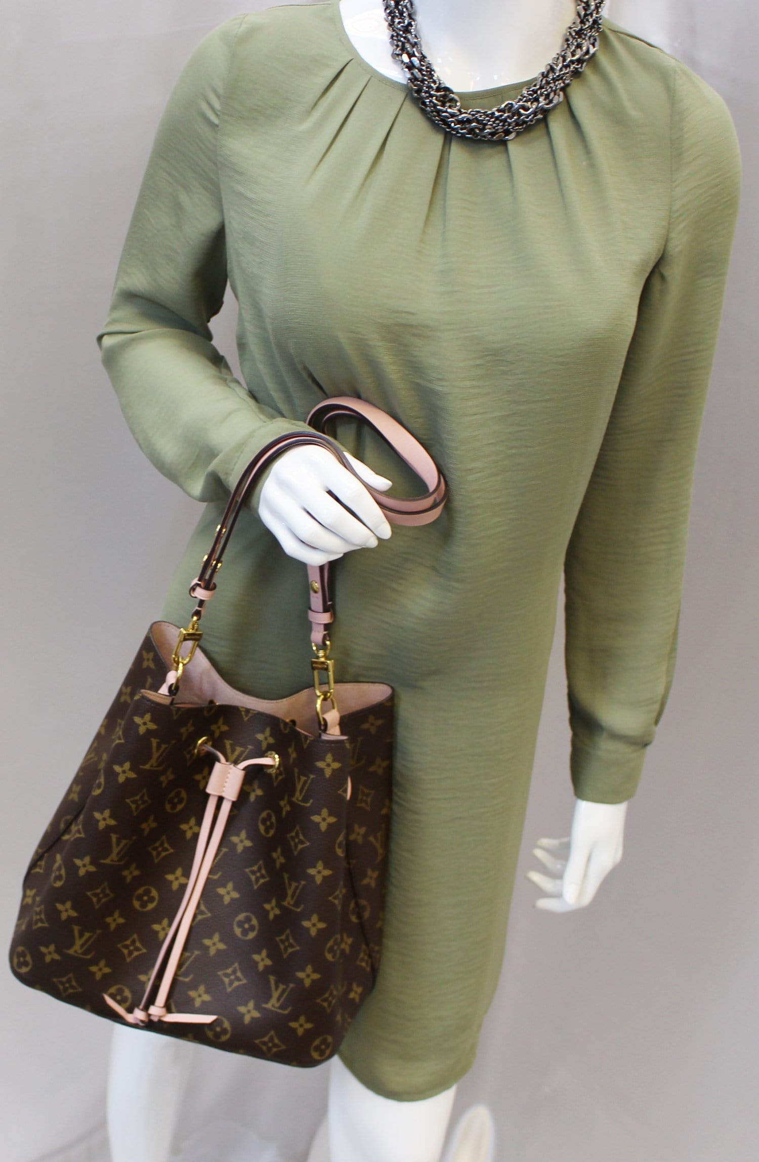 LOUIS VUITTON Monogram Canvas Neo Noe Shoulder Bag Rose Ballerine