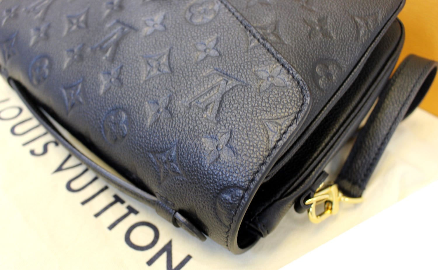 LOUIS VUITTON Monogram Empreinte Metis Pochette Crossbody Bag Noir