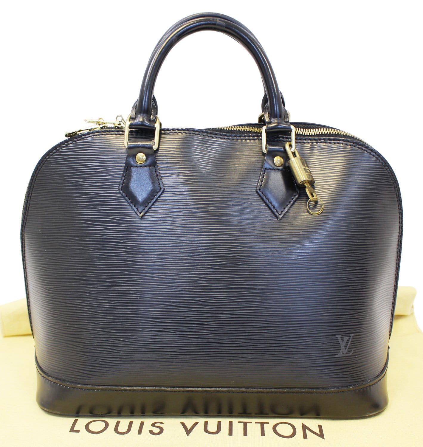 Green Louis Vuitton Alma bag. The perfect size and shape for everyday.  Louis  vuitton handbags black, Louis vuitton bag, Cheap louis vuitton bags
