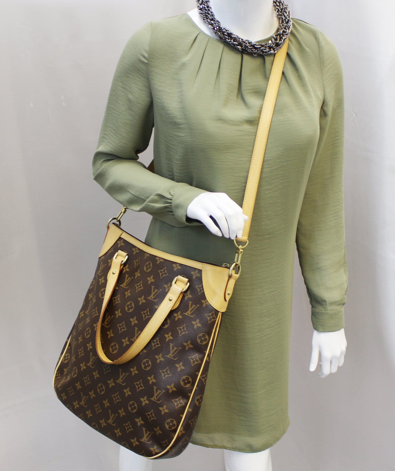 Louis Vuitton Monogram Canvas Odeon GM Tote Shoulder Bag Brown Cloth  ref.965337 - Joli Closet