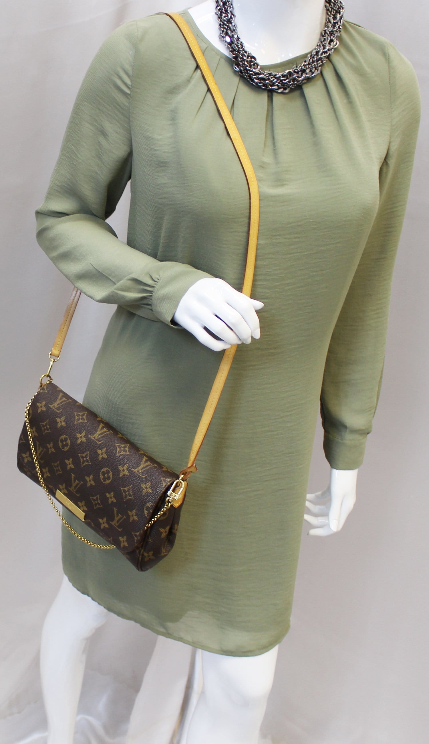 LOUIS VUITTON Monogram Canvas Favorite MM Shoulder ...