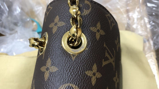 Louis Vuitton Victoire Shoulder bag 381193