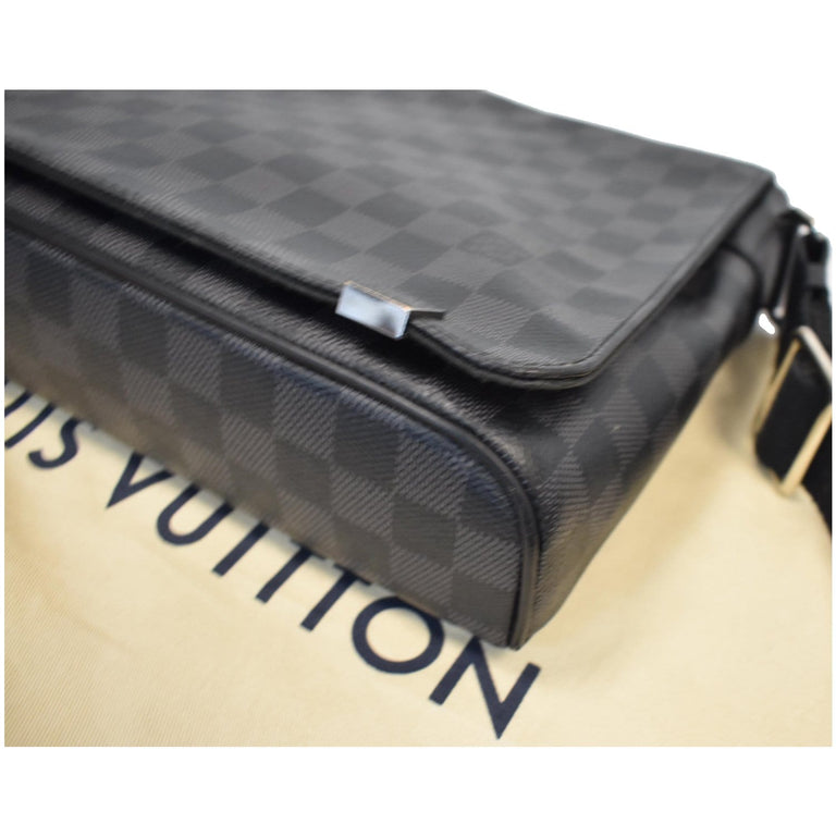 Louis Vuitton Damier Graphite District PM Messenger Bag (SHF-18831) – LuxeDH