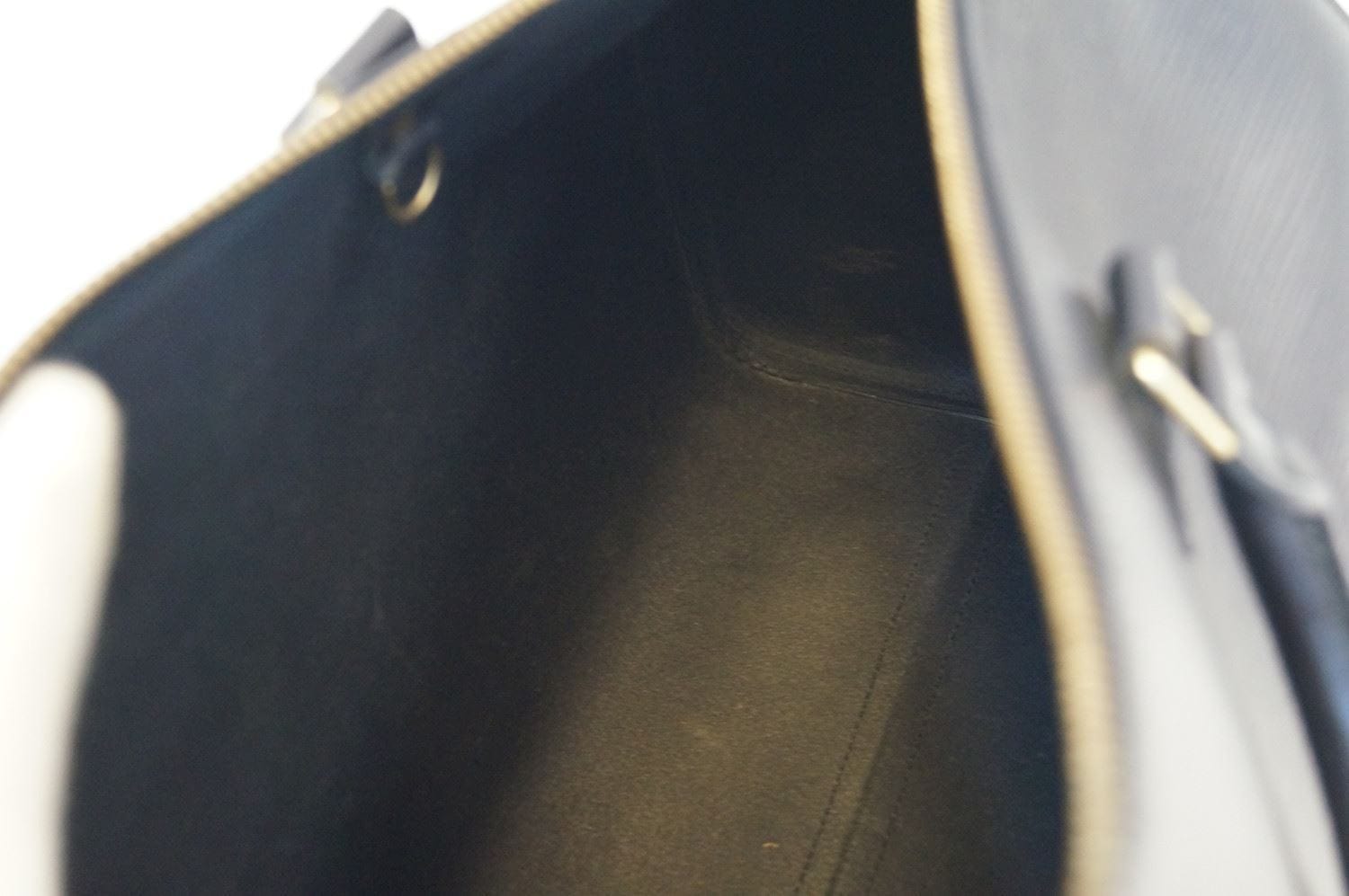 Authentic LOUIS VUITTON Epi Leather Black Speedy 35 Handbag TT1143