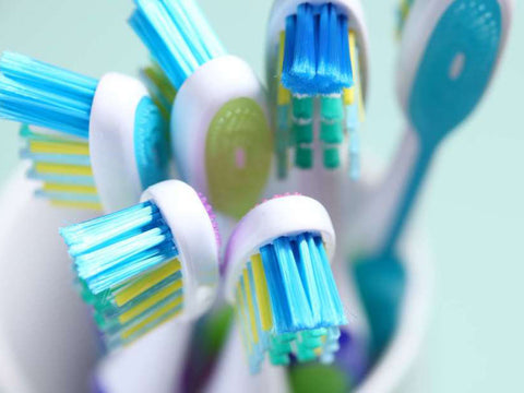 plastic-toothbrush-alternatives-use-less-plastic